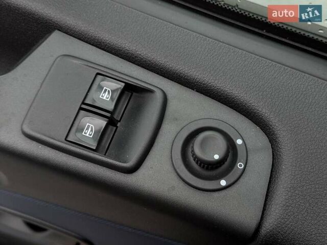 Белый Опель Виваро, объемом двигателя 1.6 л и пробегом 179 тыс. км за 15300 $, фото 35 на Automoto.ua