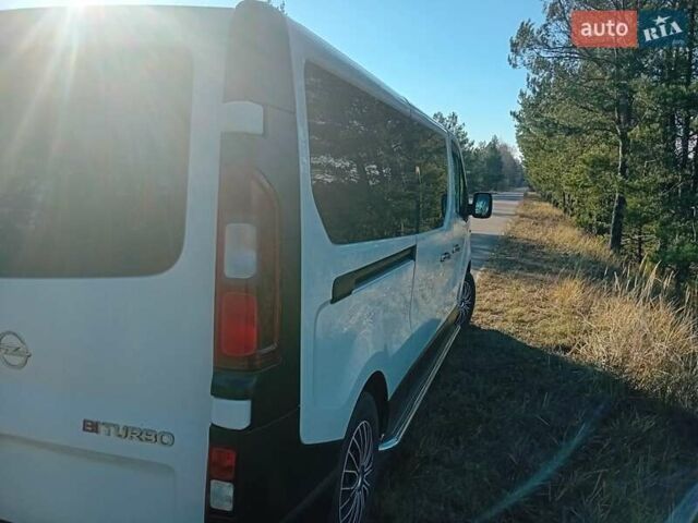 Белый Опель Виваро, объемом двигателя 1.6 л и пробегом 182 тыс. км за 14500 $, фото 2 на Automoto.ua