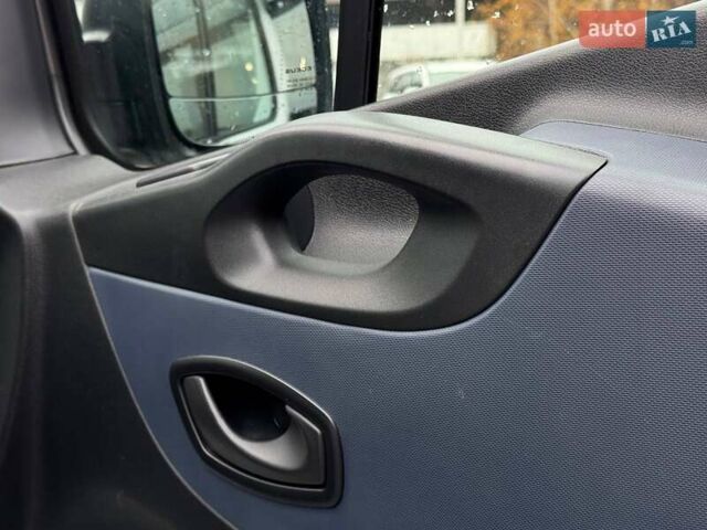 Белый Опель Виваро, объемом двигателя 1.6 л и пробегом 179 тыс. км за 15300 $, фото 55 на Automoto.ua