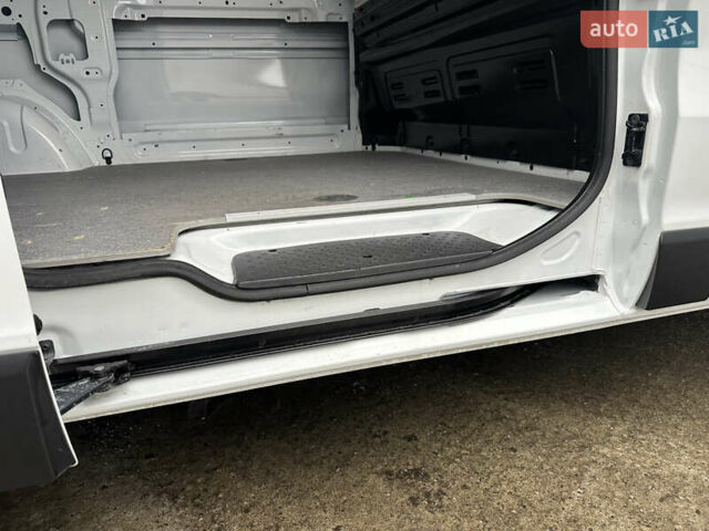 Белый Опель Виваро, объемом двигателя 1.6 л и пробегом 233 тыс. км за 14700 $, фото 65 на Automoto.ua