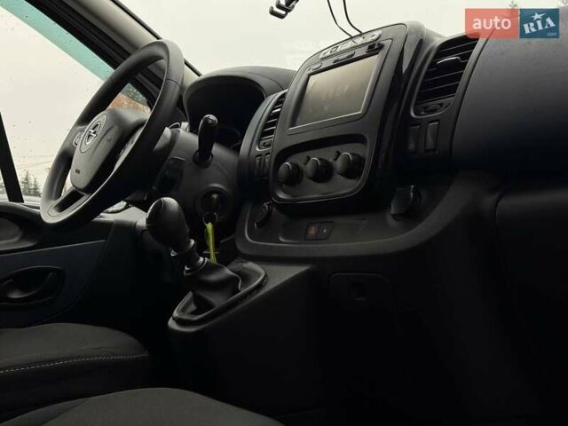 Белый Опель Виваро, объемом двигателя 1.6 л и пробегом 179 тыс. км за 15300 $, фото 59 на Automoto.ua