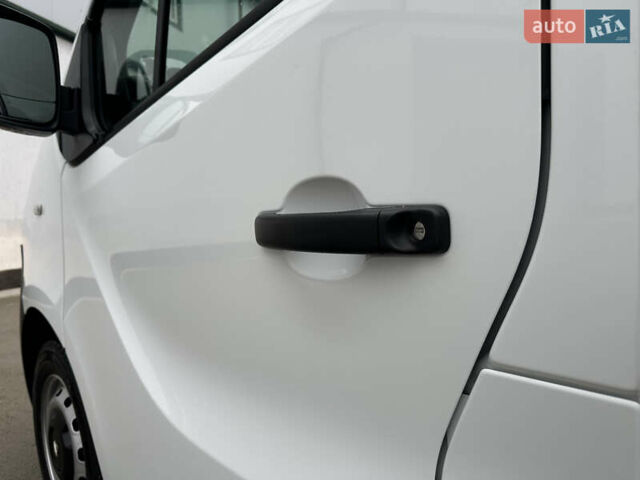Белый Опель Виваро, объемом двигателя 1.6 л и пробегом 233 тыс. км за 14700 $, фото 13 на Automoto.ua