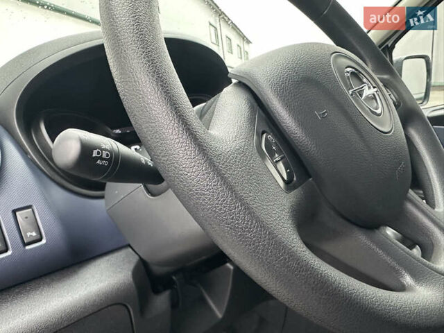 Белый Опель Виваро, объемом двигателя 1.6 л и пробегом 233 тыс. км за 14700 $, фото 47 на Automoto.ua