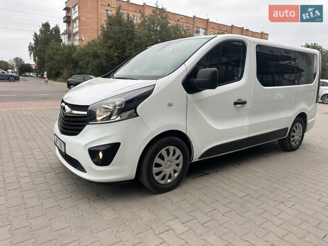 Белый Опель Виваро, объемом двигателя 1.6 л и пробегом 189 тыс. км за 17800 $, фото 2 на Automoto.ua