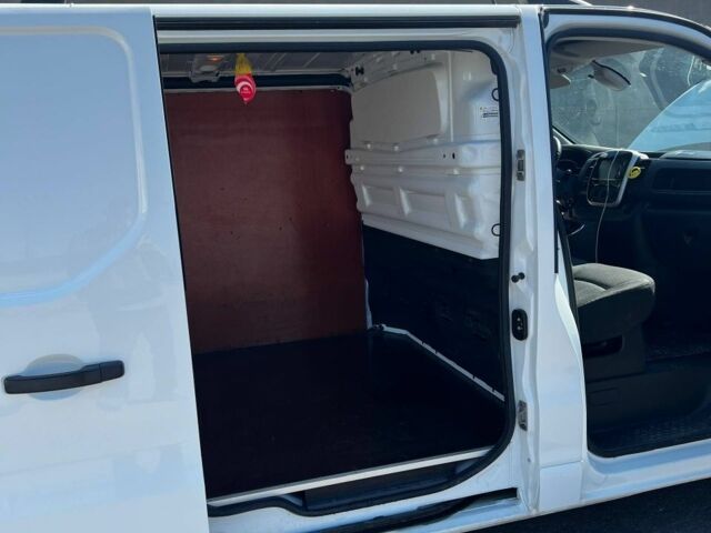 Белый Опель Виваро, объемом двигателя 1.6 л и пробегом 238 тыс. км за 16600 $, фото 7 на Automoto.ua