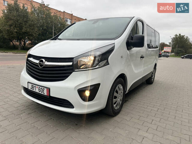 Белый Опель Виваро, объемом двигателя 1.6 л и пробегом 189 тыс. км за 17800 $, фото 1 на Automoto.ua