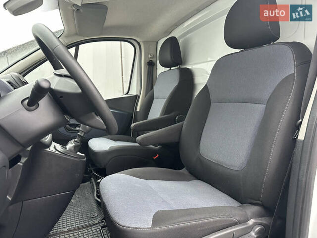 Белый Опель Виваро, объемом двигателя 1.6 л и пробегом 233 тыс. км за 14700 $, фото 48 на Automoto.ua