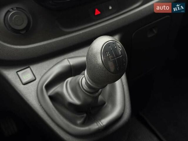 Белый Опель Виваро, объемом двигателя 1.6 л и пробегом 179 тыс. км за 15300 $, фото 23 на Automoto.ua