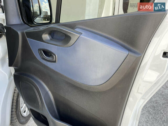Белый Опель Виваро, объемом двигателя 1.6 л и пробегом 242 тыс. км за 14500 $, фото 10 на Automoto.ua