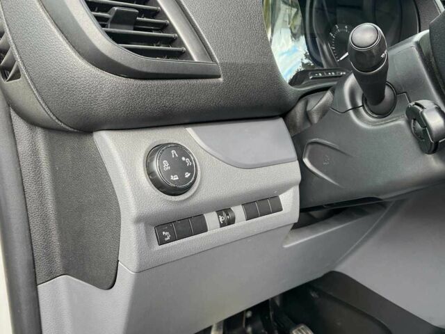 Білий Опель Віваро, об'ємом двигуна 2 л та пробігом 158 тис. км за 17600 $, фото 10 на Automoto.ua