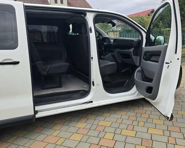 Білий Опель Віваро, об'ємом двигуна 2 л та пробігом 320 тис. км за 16300 $, фото 6 на Automoto.ua