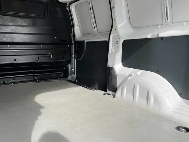 Білий Опель Віваро, об'ємом двигуна 2 л та пробігом 158 тис. км за 17600 $, фото 20 на Automoto.ua