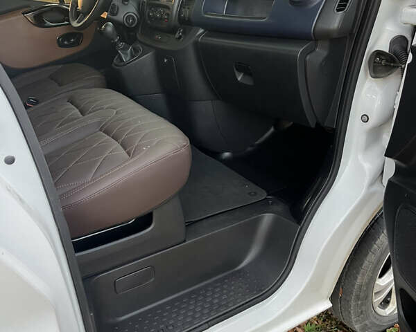 Білий Опель Віваро, об'ємом двигуна 1.6 л та пробігом 186 тис. км за 20800 $, фото 18 на Automoto.ua