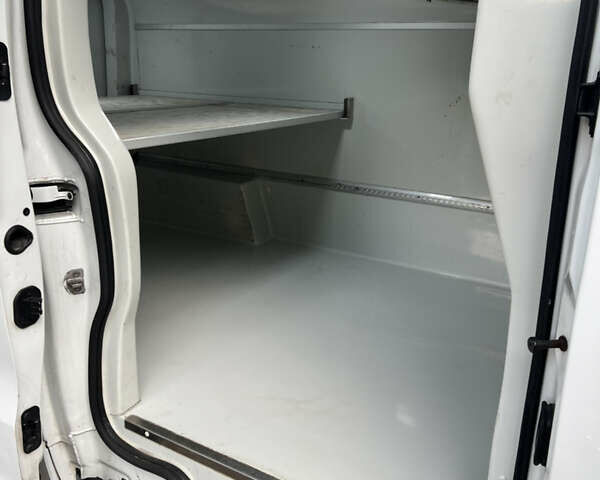 Білий Опель Віваро, об'ємом двигуна 1.6 л та пробігом 231 тис. км за 17990 $, фото 20 на Automoto.ua