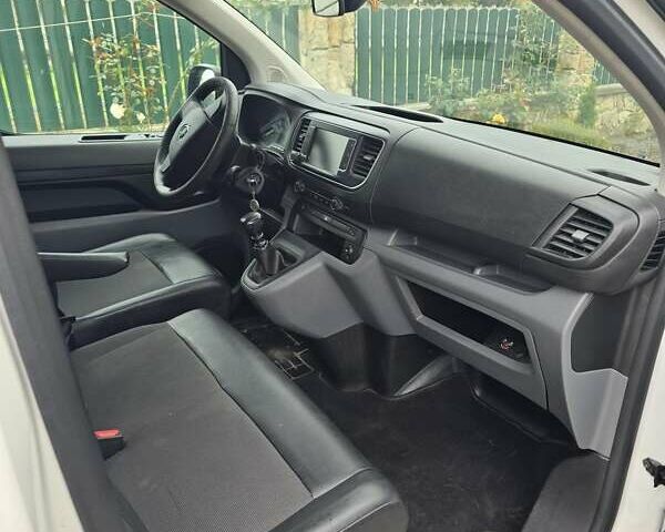 Білий Опель Віваро, об'ємом двигуна 2 л та пробігом 320 тис. км за 16300 $, фото 7 на Automoto.ua