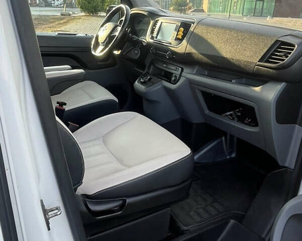 Белый Опель Виваро, объемом двигателя 2 л и пробегом 200 тыс. км за 27200 $, фото 5 на Automoto.ua