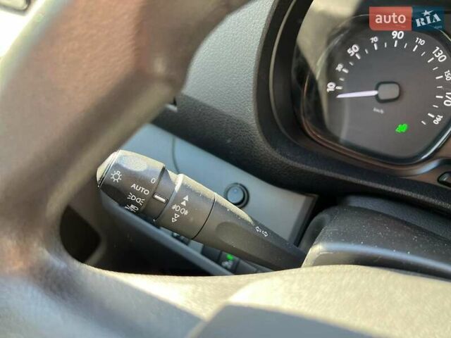 Белый Опель Виваро, объемом двигателя 2 л и пробегом 240 тыс. км за 21699 $, фото 19 на Automoto.ua