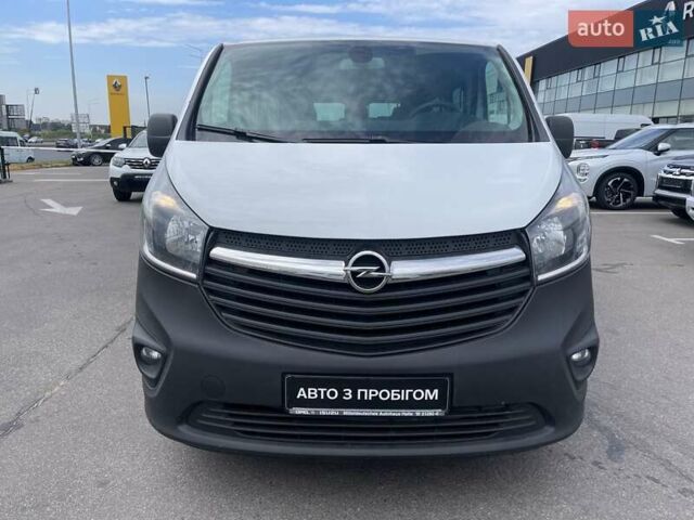 Белый Опель Виваро, объемом двигателя 1.6 л и пробегом 72 тыс. км за 25400 $, фото 1 на Automoto.ua
