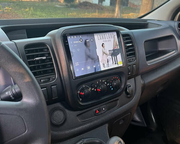 Білий Опель Віваро, об'ємом двигуна 1.6 л та пробігом 186 тис. км за 20800 $, фото 12 на Automoto.ua