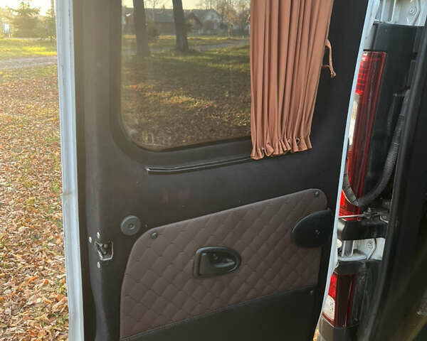 Білий Опель Віваро, об'ємом двигуна 1.6 л та пробігом 186 тис. км за 20800 $, фото 22 на Automoto.ua