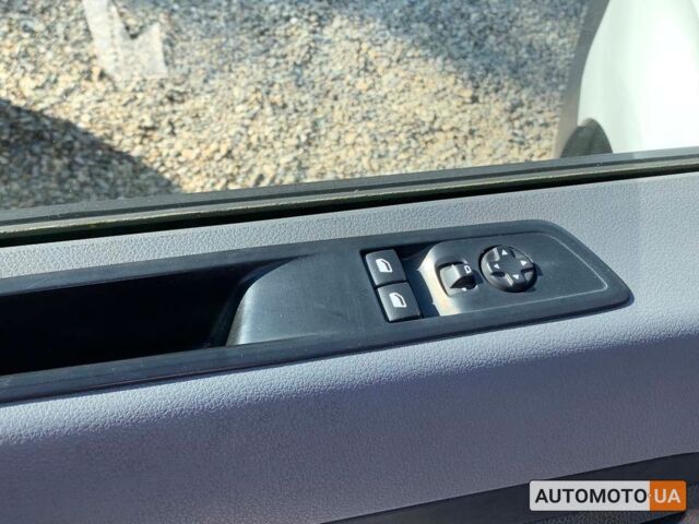 Белый Опель Виваро, объемом двигателя 2 л и пробегом 158 тыс. км за 17300 $, фото 6 на Automoto.ua