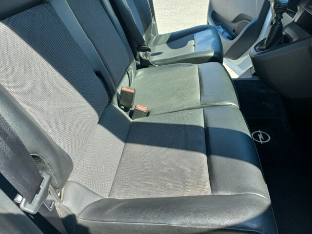 Белый Опель Виваро, объемом двигателя 2 л и пробегом 160 тыс. км за 17400 $, фото 4 на Automoto.ua