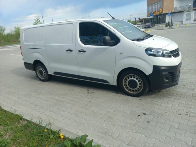 Белый Опель Виваро, объемом двигателя 2 л и пробегом 160 тыс. км за 17400 $, фото 1 на Automoto.ua