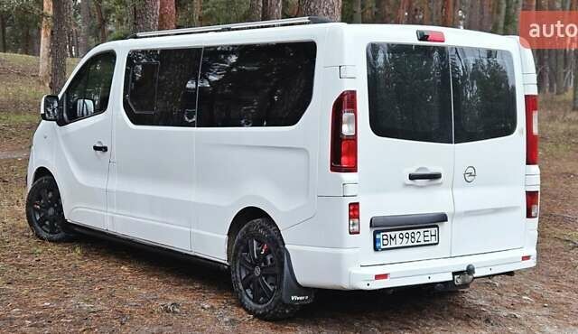 Белый Опель Виваро, объемом двигателя 1.6 л и пробегом 120 тыс. км за 19700 $, фото 2 на Automoto.ua