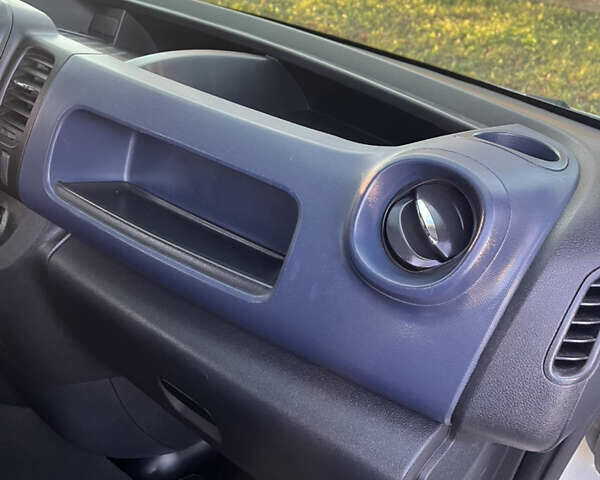 Білий Опель Віваро, об'ємом двигуна 1.6 л та пробігом 186 тис. км за 20800 $, фото 15 на Automoto.ua