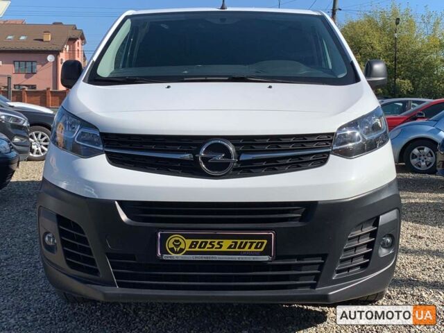 Белый Опель Виваро, объемом двигателя 2 л и пробегом 158 тыс. км за 17300 $, фото 1 на Automoto.ua