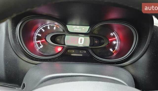 Белый Опель Виваро, объемом двигателя 1.6 л и пробегом 120 тыс. км за 19700 $, фото 11 на Automoto.ua