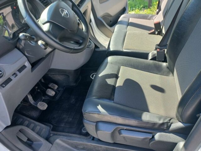 Белый Опель Виваро, объемом двигателя 2 л и пробегом 160 тыс. км за 17400 $, фото 8 на Automoto.ua