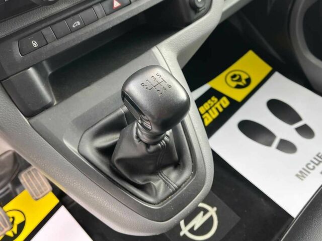 Білий Опель Віваро, об'ємом двигуна 2 л та пробігом 158 тис. км за 17600 $, фото 13 на Automoto.ua