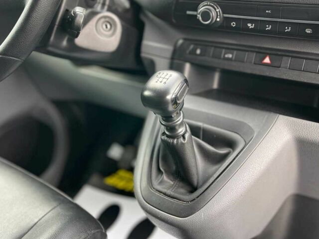 Білий Опель Віваро, об'ємом двигуна 2 л та пробігом 158 тис. км за 17600 $, фото 14 на Automoto.ua