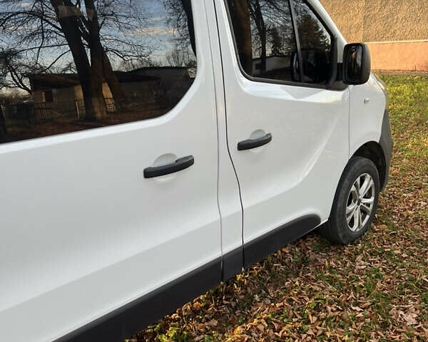 Білий Опель Віваро, об'ємом двигуна 1.6 л та пробігом 186 тис. км за 20800 $, фото 8 на Automoto.ua