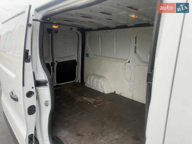 Белый Опель Виваро, объемом двигателя 1.6 л и пробегом 195 тыс. км за 13500 $, фото 15 на Automoto.ua