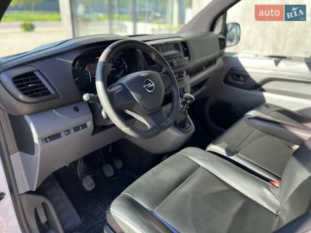 Белый Опель Виваро, объемом двигателя 2 л и пробегом 240 тыс. км за 21699 $, фото 14 на Automoto.ua