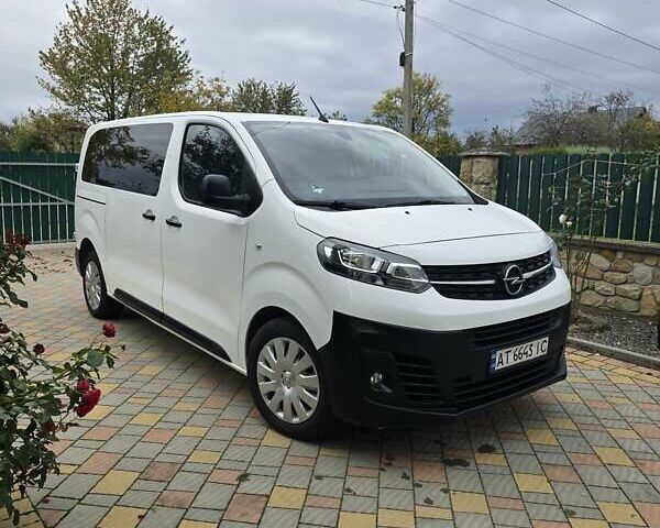 Білий Опель Віваро, об'ємом двигуна 2 л та пробігом 320 тис. км за 16300 $, фото 1 на Automoto.ua
