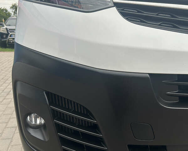 Белый Опель Виваро, объемом двигателя 2 л и пробегом 219 тыс. км за 17900 $, фото 9 на Automoto.ua