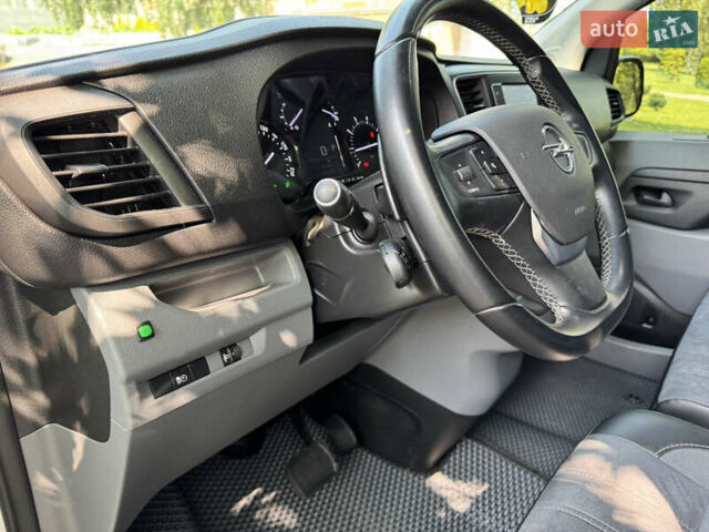 Белый Опель Виваро, объемом двигателя 2 л и пробегом 130 тыс. км за 28700 $, фото 21 на Automoto.ua