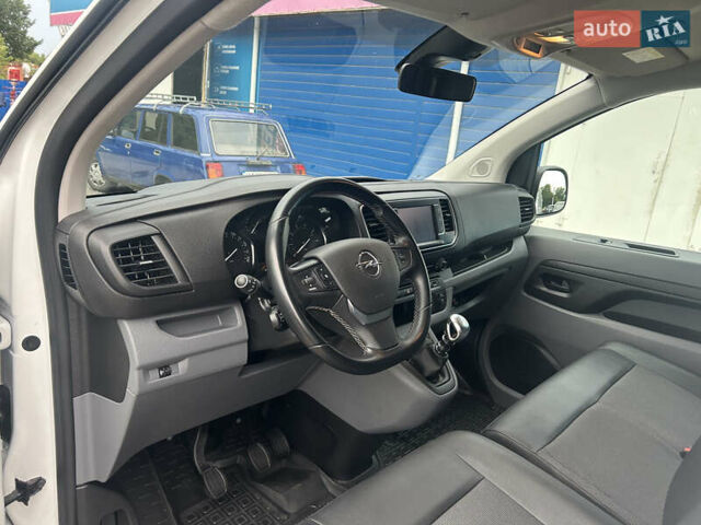 Белый Опель Виваро, объемом двигателя 2 л и пробегом 219 тыс. км за 17900 $, фото 16 на Automoto.ua