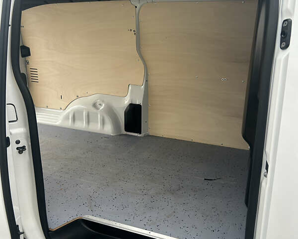 Белый Опель Виваро, объемом двигателя 2 л и пробегом 219 тыс. км за 17900 $, фото 27 на Automoto.ua