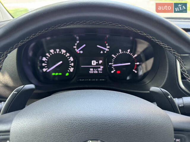 Белый Опель Виваро, объемом двигателя 2 л и пробегом 130 тыс. км за 28700 $, фото 29 на Automoto.ua