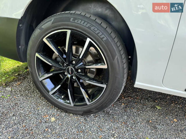 Белый Опель Виваро, объемом двигателя 2 л и пробегом 130 тыс. км за 28700 $, фото 12 на Automoto.ua