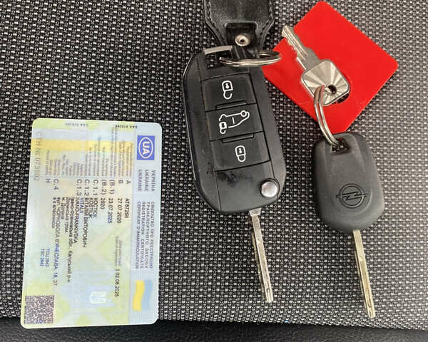 Белый Опель Виваро, объемом двигателя 2 л и пробегом 131 тыс. км за 19900 $, фото 28 на Automoto.ua