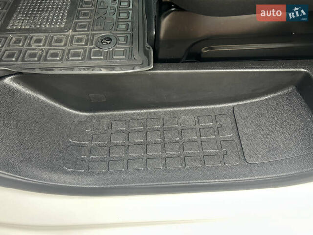 Белый Опель Виваро, объемом двигателя 2 л и пробегом 219 тыс. км за 17900 $, фото 24 на Automoto.ua