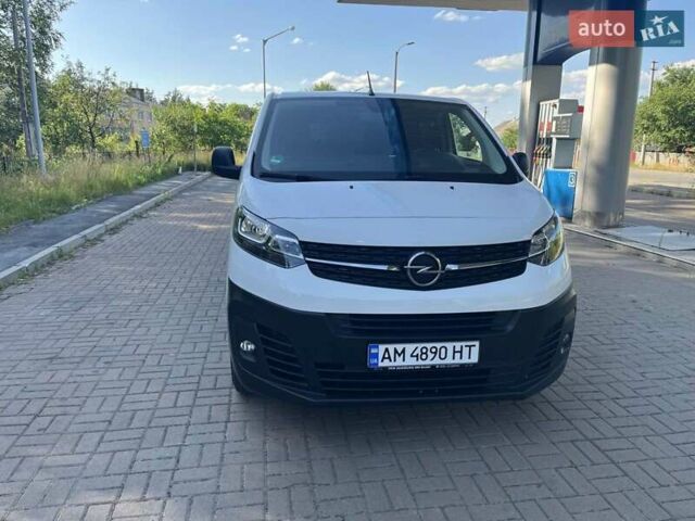 Белый Опель Виваро, объемом двигателя 2 л и пробегом 153 тыс. км за 25300 $, фото 1 на Automoto.ua