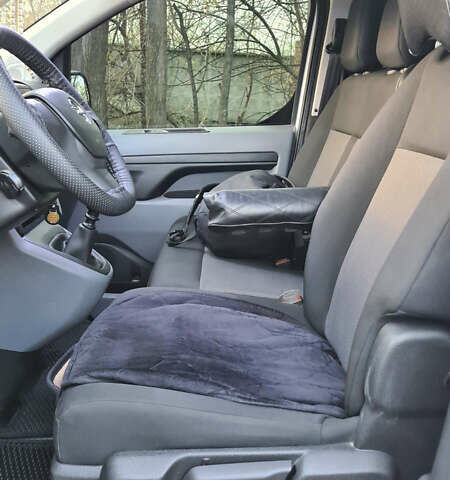 Білий Опель Віваро, об'ємом двигуна 2 л та пробігом 130 тис. км за 22500 $, фото 14 на Automoto.ua