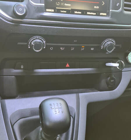 Білий Опель Віваро, об'ємом двигуна 2 л та пробігом 130 тис. км за 22500 $, фото 8 на Automoto.ua