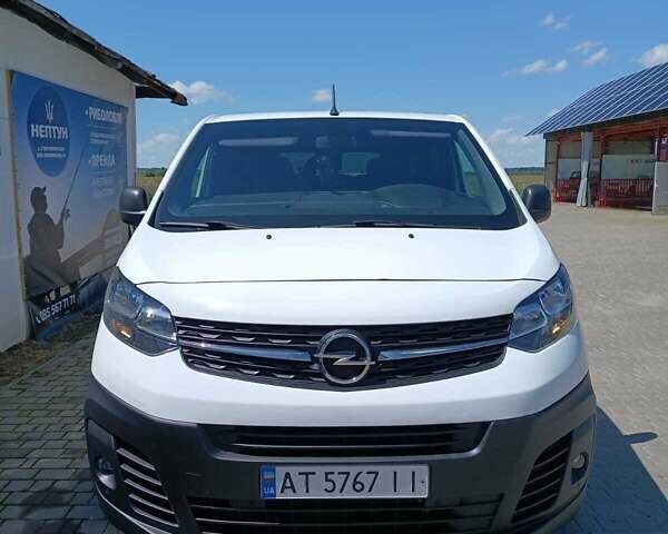 Білий Опель Віваро, об'ємом двигуна 2 л та пробігом 153 тис. км за 26500 $, фото 1 на Automoto.ua